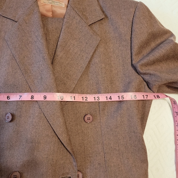 Henry Greyhel women's  mauve wool two-piece pants suit set size 8 petite - Picture 8 of 15